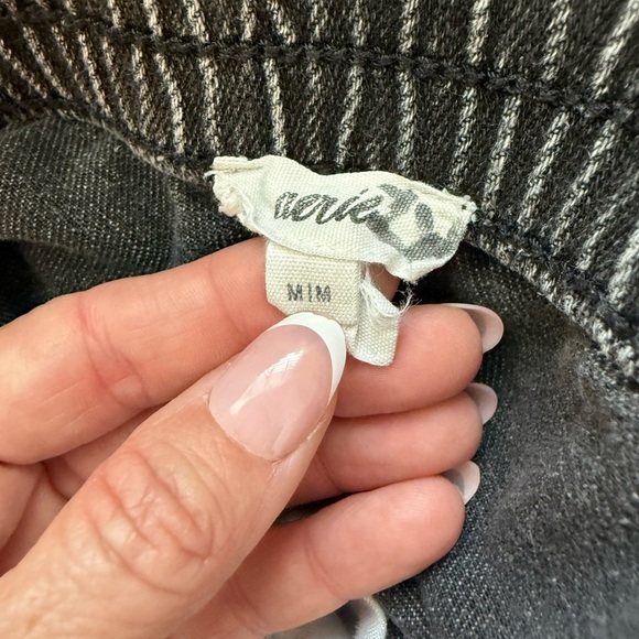 Aerie Charcoal Frayed lightweight denim Shorts size medium - Picture 3 of 5